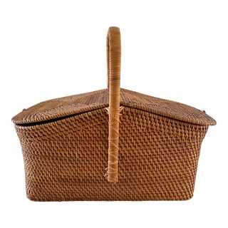 Rattan & Wicker Picnic Hamper Basket With Handle For Sale