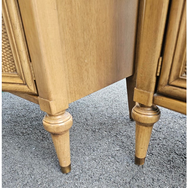 Wood Mid 20th Century Pair of White Furniture Italian Tuscan Style Fruitwood Bedside Tables For Sale - Image 7 of 10