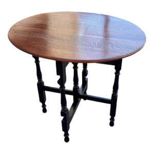 Late 19th Century Victorian Oval Top Drop-Leaf Gateleg Oak Table With Turned Legs