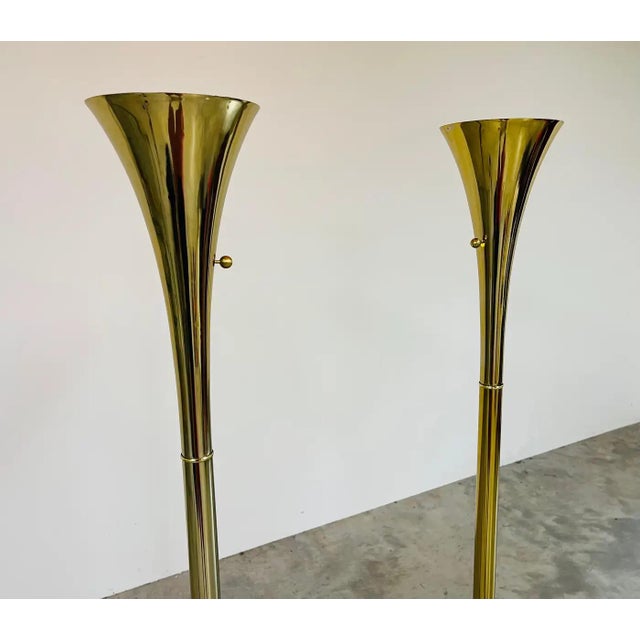 Laurel Lamp Company Elegant Pair of Laurel Lamp Company Fluted Brass Floor Lamps For Sale - Image 4 of 8