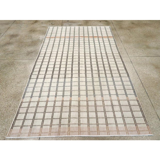 Galerie Shabab Collection Mid-20th Century Turkish Anatolian Accent Rug For Sale - Image 4 of 10