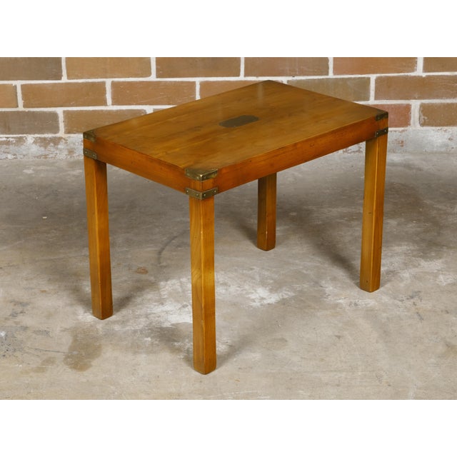 English Campaign Yew Wood 1920s Side Table with Brass Accents and Straight Legs For Sale - Image 11 of 12