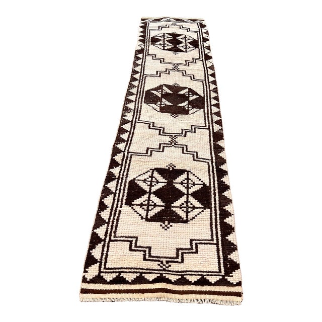 1960s Neutral Vintage Kurdish Herki Runner 2’6x10’8 For Sale