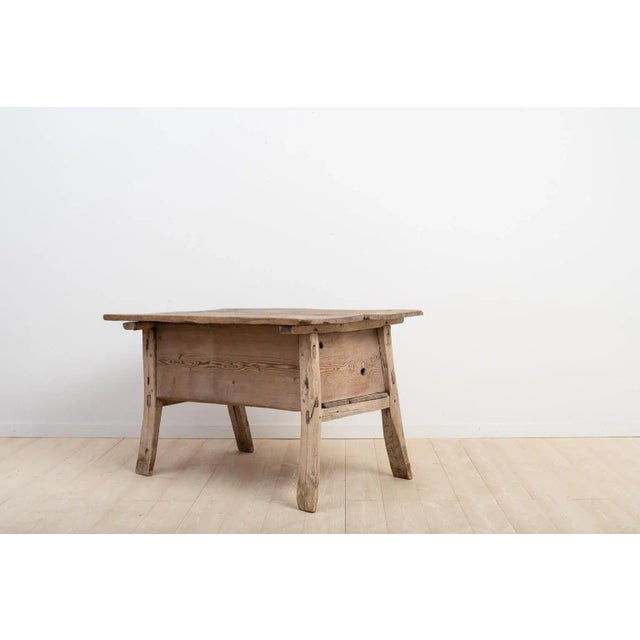 Very unusual Primitive Folk Art table. The table is an early example of the Hedna Table which is among the first detached...