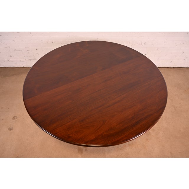 Late 19th Century R. J. Horner Style Antique Victorian Carved Mahogany Pedestal Dining Table, Newly Refinished For Sale - Image 5 of 12