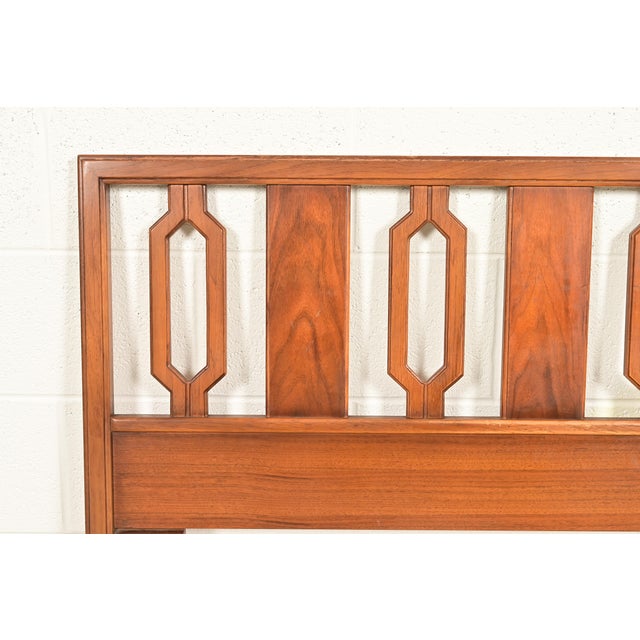 1960s Mid-Century Modern Sculpted Walnut Queen Size Headboard, 1960s For Sale - Image 5 of 10