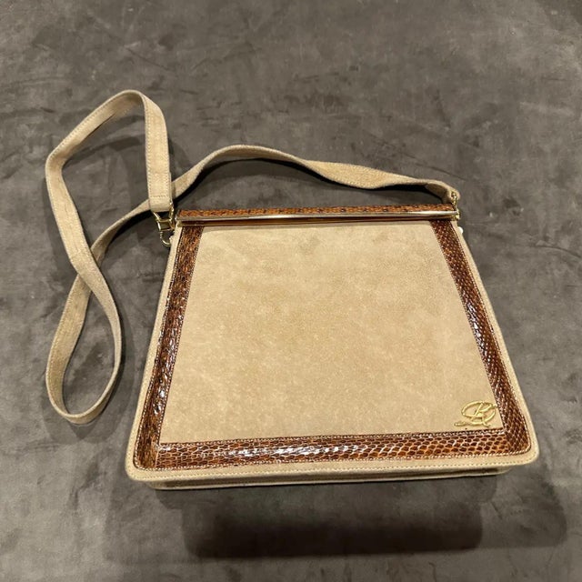 An Elegant 1980s Beige Suede and Brown Leather Italian Shoulder Bag For Sale - Image 4 of 15