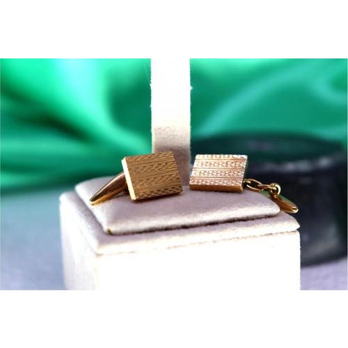 Gold cufflinks with guilloche bands along the length. Metal: Gold. Origin: Portuguese. Brand: Dragão. Weight: 5.71 grams....