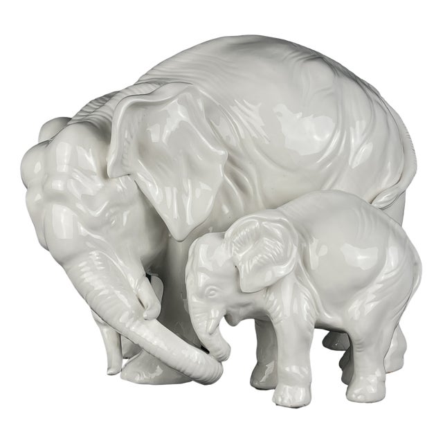 White Porcelain Figurine of Elephant and Baby by Artepiu Este, Italy, 1990s For Sale