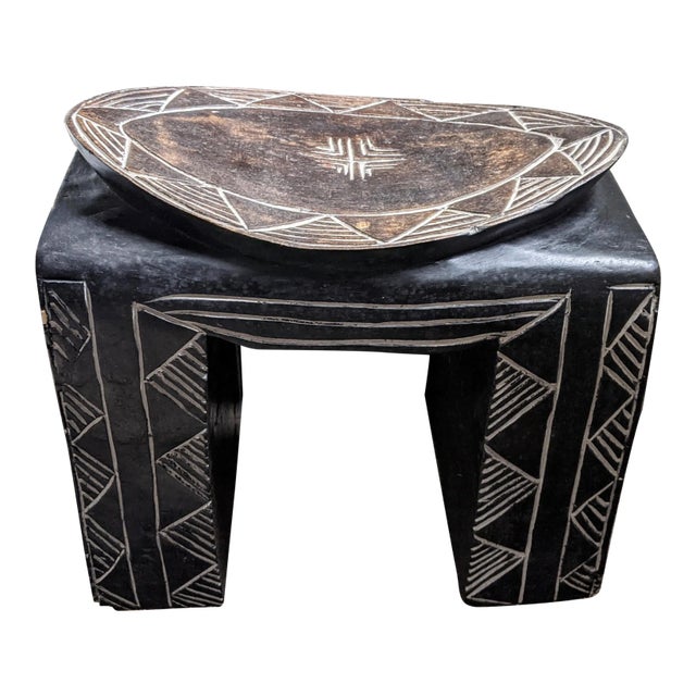 1990s Vintage African Carved Bamileke Pedestal Stool For Sale