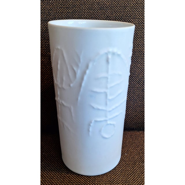 Mid-Century White Porcelain Vase by Cuno Fischer for Rosenthal, 1960s, in Very Good conditions. Designed 1960 to 1969 This...