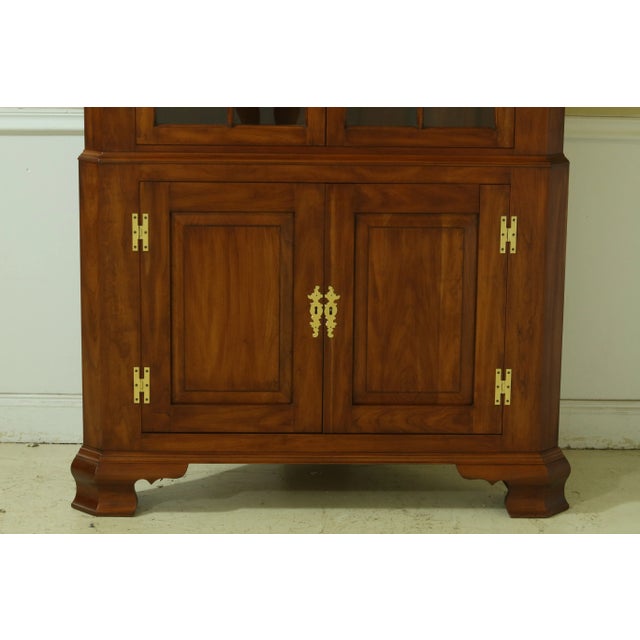 1990s Henkel Harris Cherry Welford Corner China Cabinet For Sale - Image 5 of 13
