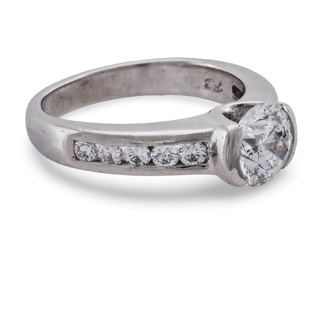 1990s Vintage Aig 1.50 Carat Round Brilliant Cut Diamond Platinum Engagement Ring, Size 7.25 For Sale - Image 5 of 7