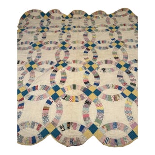 Vintage Handmade Double Wedding Ring Quilt, Scalloped Edge, 70” X 70” For Sale