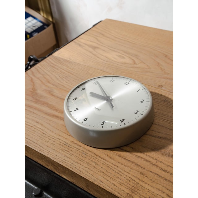 Grey Clock from Gent of Leicester, England, 1960s For Sale - Image 3 of 12