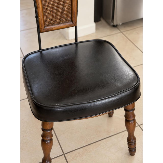 1970s Babcock-Phillips Gentleman’s Valet Chair With Pull-Out Accessories Tray For Sale - Image 4 of 9