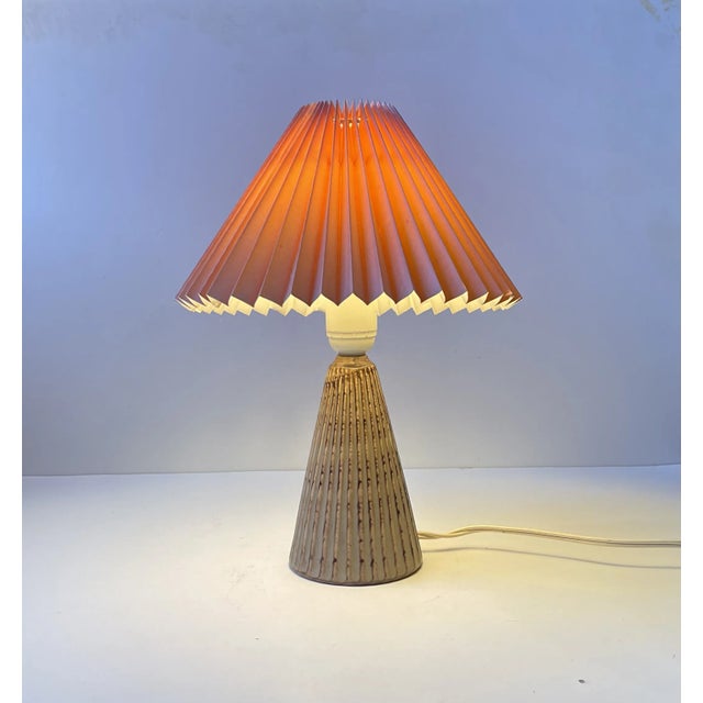 Olive Pink Shaded Table Lamp in Glazed and Fluted Ceramic by Søholm, 1960s For Sale - Image 8 of 8
