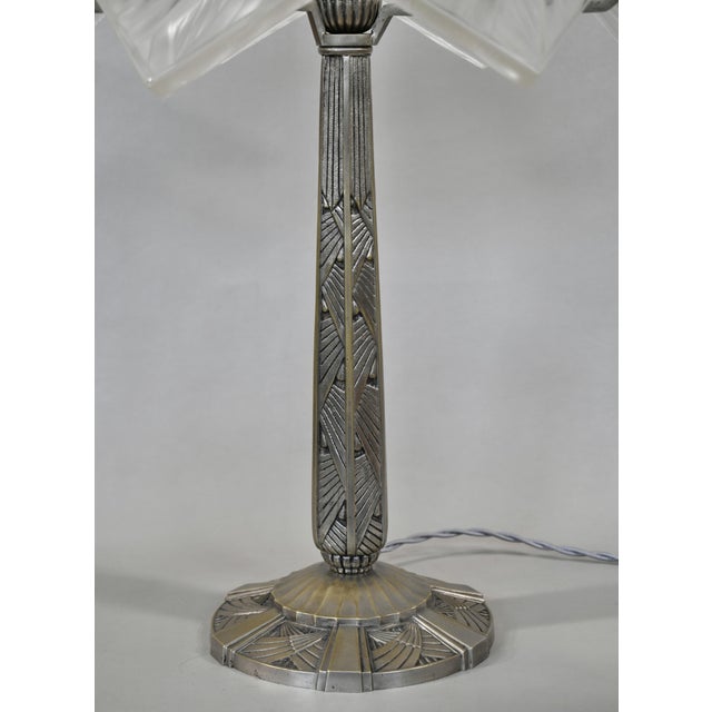 Metal 1930s Large French Art Deco Table Lamp by Hettier & Vincent France For Sale - Image 7 of 12