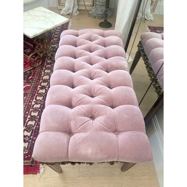 Late 19th Century Hollywood Regency Pink Velvet Tufted Bench With Ornate Carved Frame For Sale - Image 4 of 9