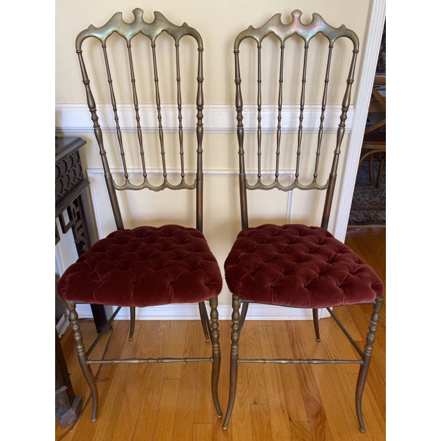 Hollywood Regency 1960s Brass and Velvet Mid Century Chiavari Chairs Set of 2 For Sale - Image 3 of 4