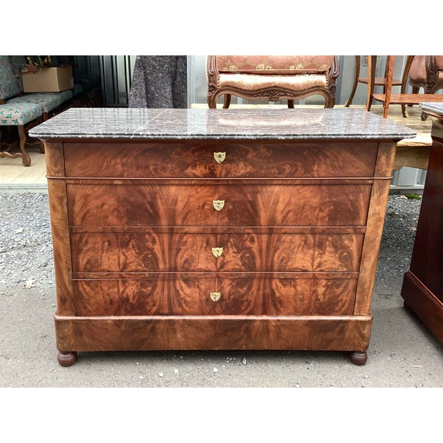 19th Century Louis-Philippe Flame Mahogany Commode W/ Marble Top For Sale In New York - Image 6 of 11