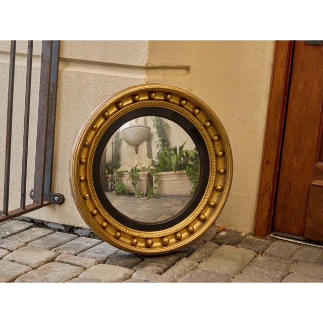 Traditional English Regency Giltwood Convex Mirror With Ebonized Trim, 19th Century For Sale - Image 3 of 11