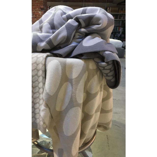 The ‘lr‘ brand accompanies me, with the aim of offering a different perspective: reinterpreting ‘the classic blanket’. It...
