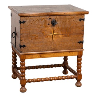 Early 19th Century Oak Trunk on Stand Side Table For Sale