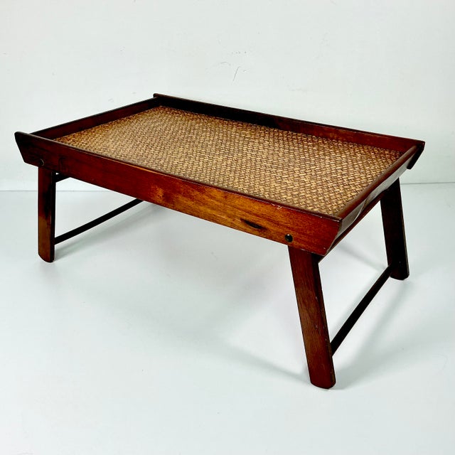 1980s Vintage Boho Chic Coastal Woven Rattan Top Wood Lap Tray For Sale - Image 10 of 15