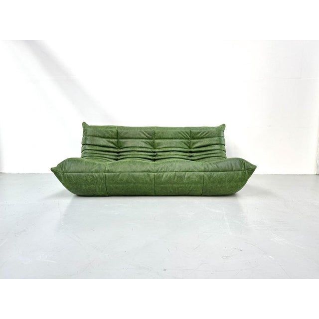 French Three-Seater Togo Sofa in Forest Green Leather by Michel Ducaroy for Ligne Roset For Sale - Image 7 of 12