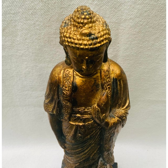 1950s Chinese Buddha Gilded Ceramic Quan Yin Figure on Base For Sale - Image 13 of 18