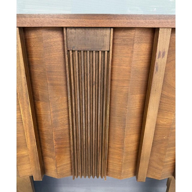 1970s Brutalist-Inspired King Size Headboard With Twin Metal Frames For Sale In Raleigh - Image 6 of 13