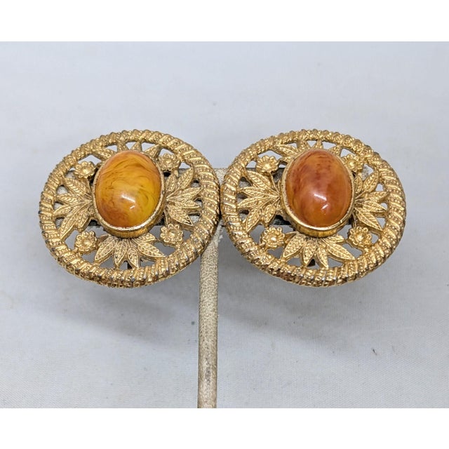 American Vintage 1980s Signed Les Bernard Round Goldtone Cabochon Faux-Agate Clip Earrings-2 Pieces For Sale - Image 3 of 12