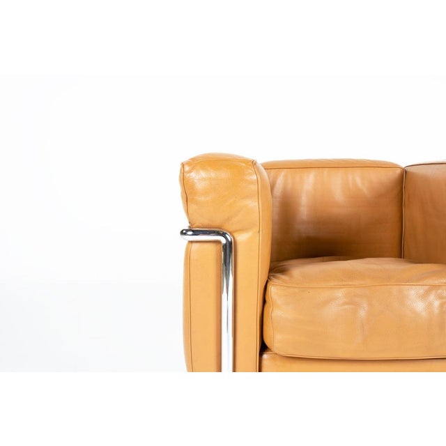 Brown LC2 Lounge Chair in Brown Leather by Le Corbusier, Pierre Jeanneret and Charlotte Perriand for Cassina, 1995 For Sale - Image 8 of 11