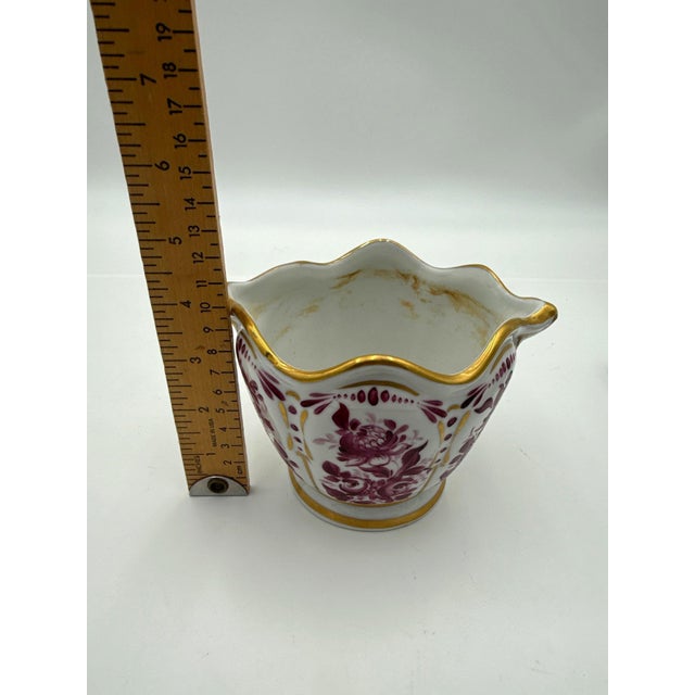Mid 20th Century French Porcelain Cachepot With Hand-Painted Puce Floral and Gilt Rim For Sale - Image 5 of 6