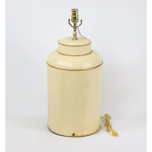 Mid-Century Modern 1970s Mid-Century Modern Tole English Exporft Tea Caddy Lamp For Sale - Image 3 of 7