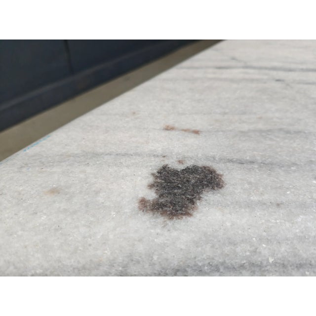 Vintage White Marble Coffee Table, 1970s, in Very Good conditions. Designed 1970 to 1979