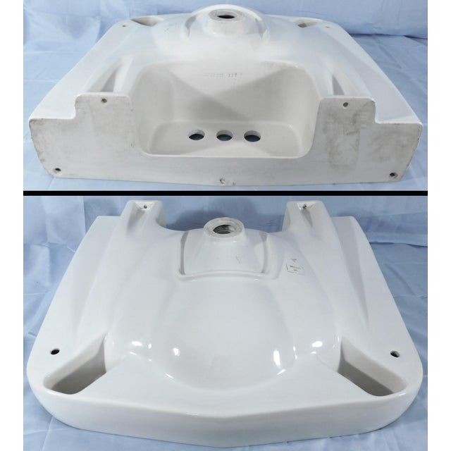 1948 Vintage Art Deco White Vitreous China Pedestal Sink in Excellent Condition For Sale - Image 16 of 18