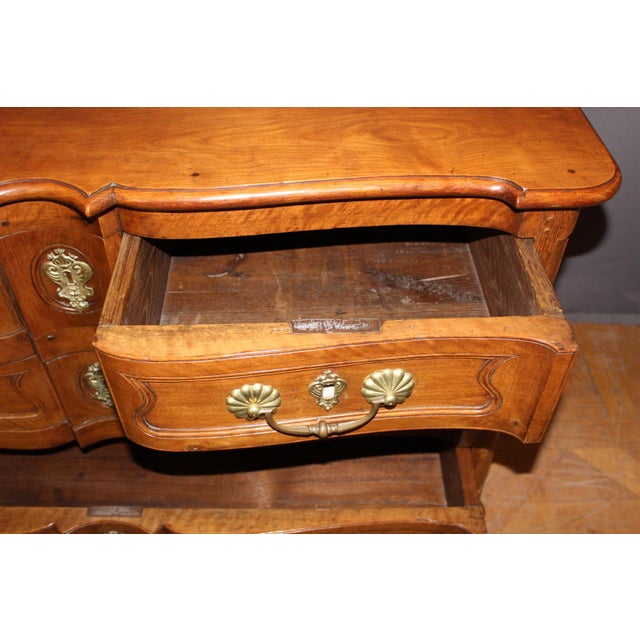 Louis XV Style Commode in Walnut and Cherry Wood, 1700s For Sale - Image 9 of 17
