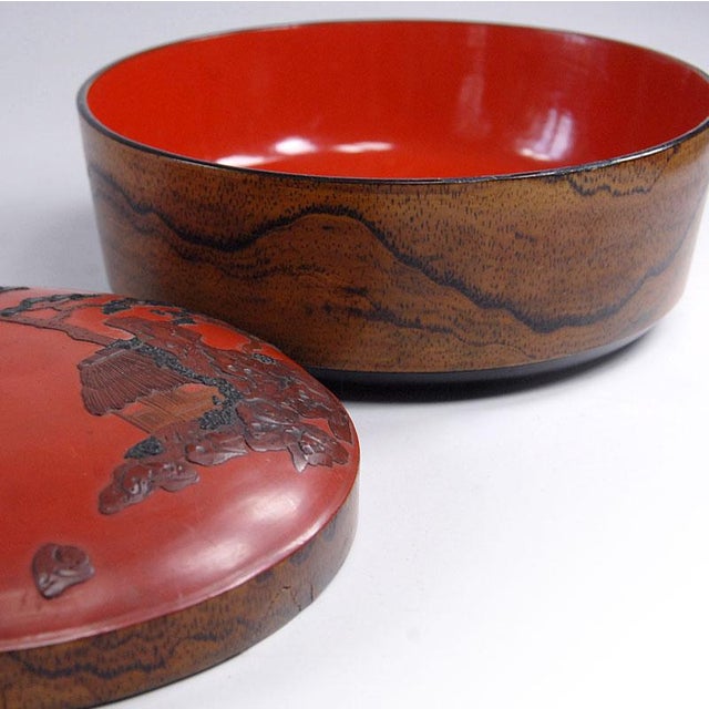 Japanese Round Hand-Painted Lacquered Lidded Box, 1890s For Sale - Image 6 of 10