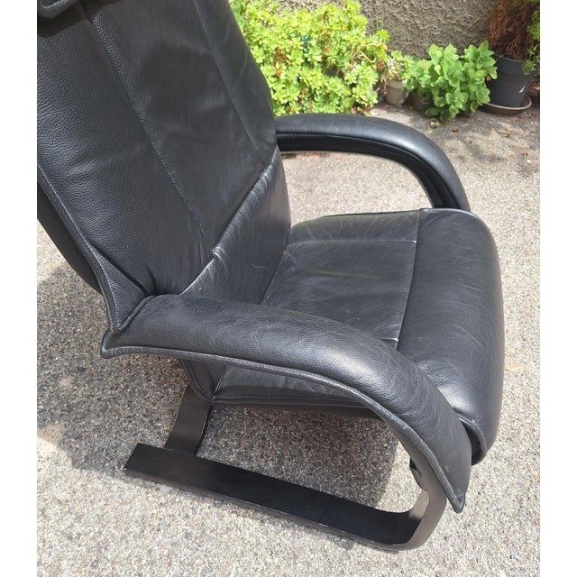 Artek Black Leather Recliner Armchair attributed to Alvar Aalto for Artek, 1960s, Set of 2 For Sale - Image 4 of 7