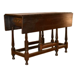 Late 17th - Early 18th Century Drop Leaf Table From England