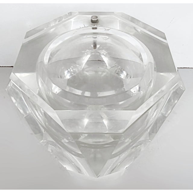 1970s Carole Stupell Faceted Swivel Top Lucite Ice Bucket, Octagonal For Sale In Miami - Image 6 of 8