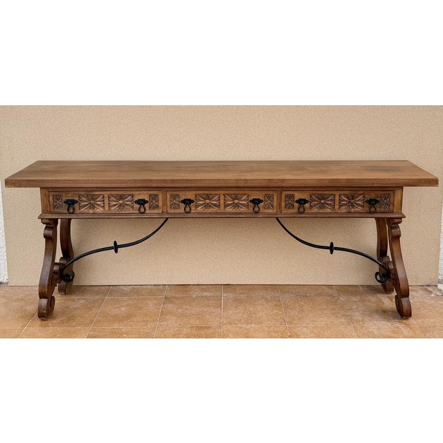 Impressive Spanish console table dating from the mid-20th century, crafted in wood and combining traditional carved...