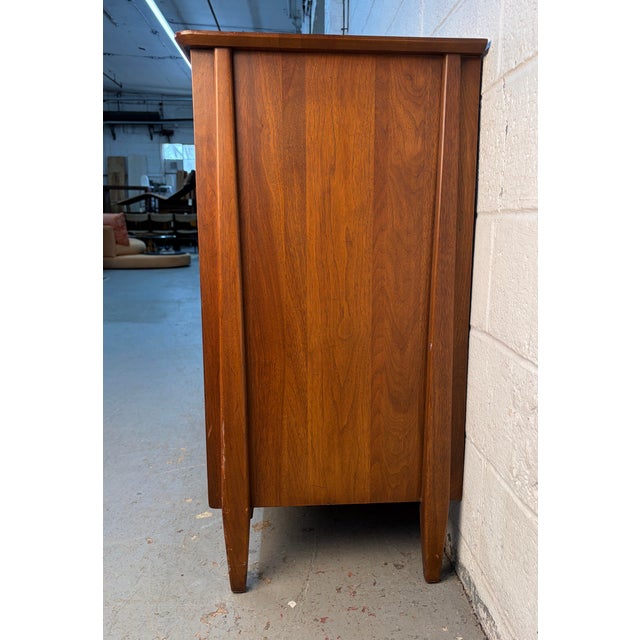Mid 20th Century Ten Drawer Walnut Dresser by Davis Cabinet Company For Sale - Image 12 of 13