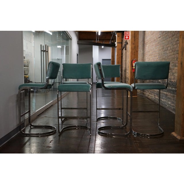 Cal-Style 1980s Set of 6 Mid-Century Bar Stools With Aqua Mohair Upholstery and Chrome Bases For Sale - Image 4 of 14