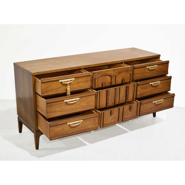 1960s Mid Century Modern Walnut Dresser by United Furniture For Sale In Chicago - Image 6 of 15