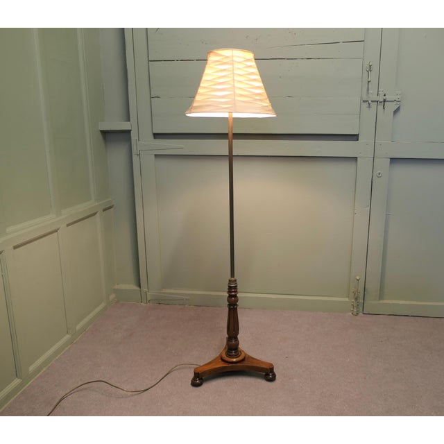 1900 - 1909 Edwardian Brass and Mahogany Floor Standing Reading Lamp, 1900 For Sale - Image 5 of 6