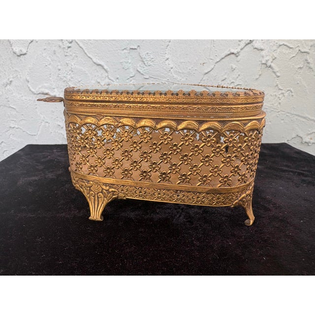 1960s Vintage Gilt Ormolu Jewelry Box With Beveled Glass Top and Velvet Interior For Sale - Image 5 of 10