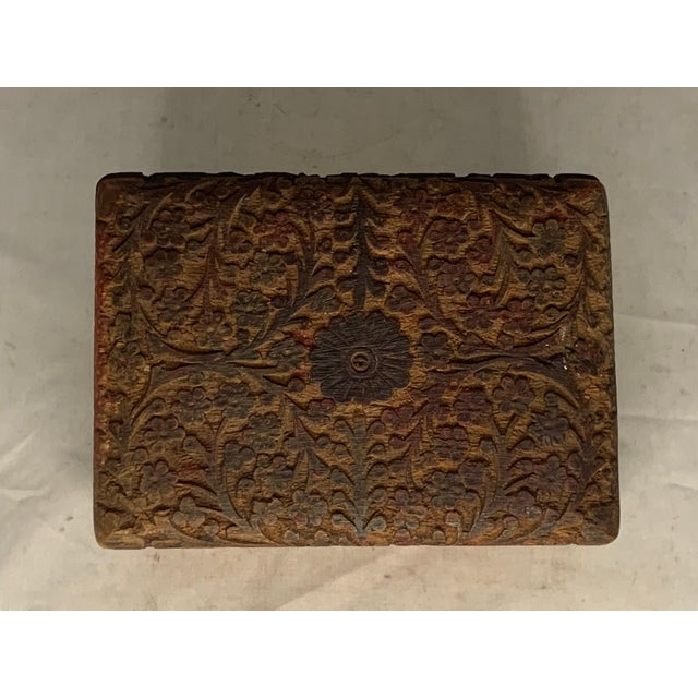 Early 20th Century Folk Art Anglo-Indian Sheesham Box: Hand-Carved Arabesque Floral Design For Sale - Image 4 of 10